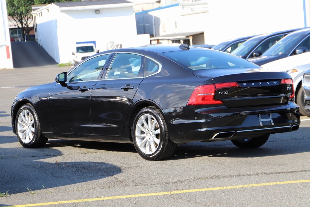 Certified Pre-Owned 2017 Volvo S90 T6 Momentum With Navigation & AWD